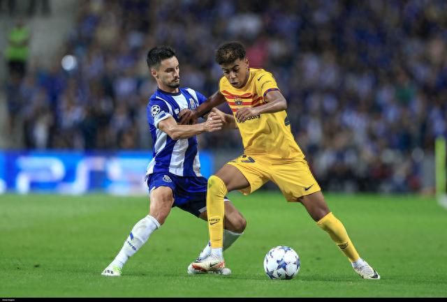 聋人篮球观赛：让我们挥动手语为运动员呐喊