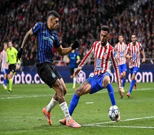 卡雷拉斯染红全程：对裁判让任意球重开不满染黄，随后抱怨吃直红