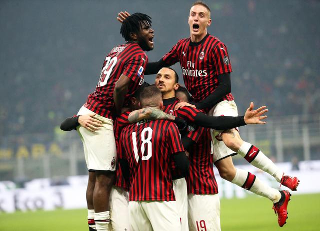 拜仁高层：南看台球迷燃放烟花破坏环境，欧足联肯定会做出处罚